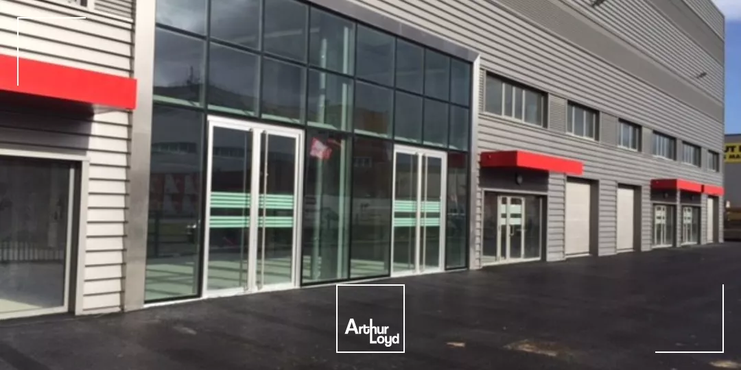 Locaux d'activité neufs avec Quais de déchargement, portes sectionnelles et bureaux lumineux