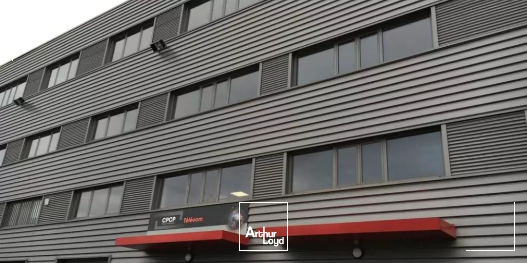 Locaux d'activité neufs avec Quais de déchargement, portes sectionnelles et bureaux lumineux