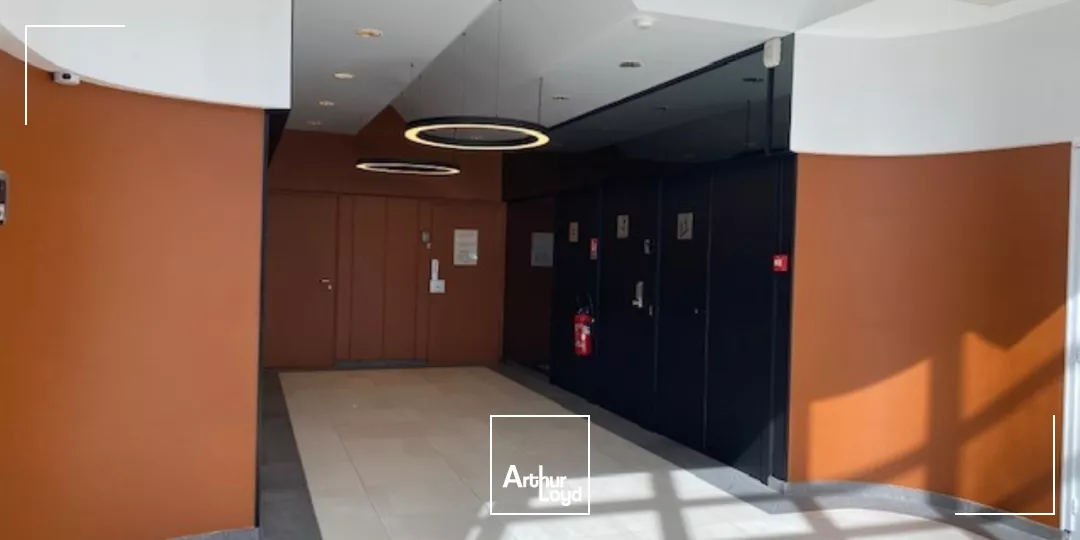 Bureaux rénovés - Proche RER - Parc des Barbanniers