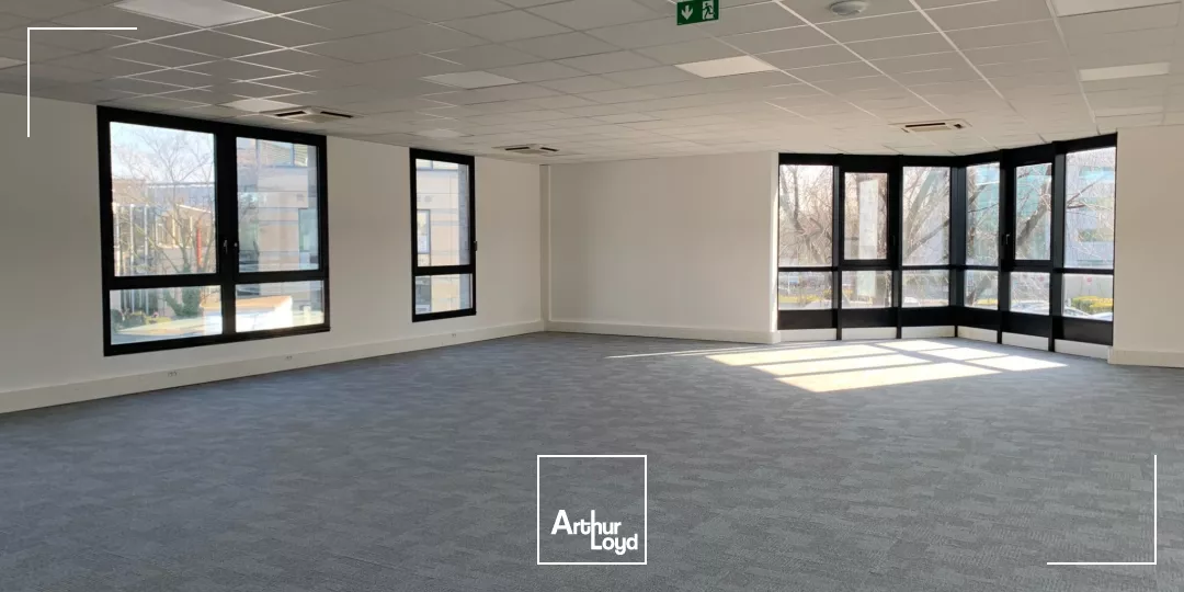 Bureaux rénovés - Proche RER - Parc des Barbanniers