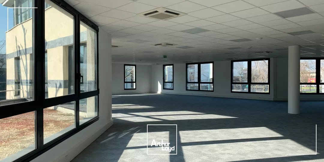 Bureaux rénovés - Proche RER - Parc des Barbanniers