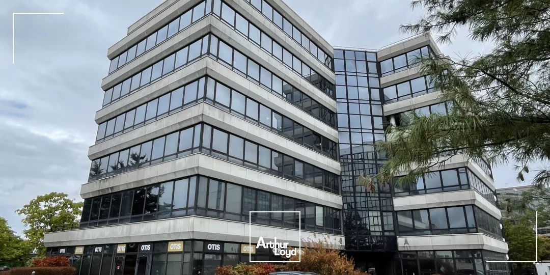 Surfaces de bureaux lumineuses, avec terrasse, aux Champs Pierreux
