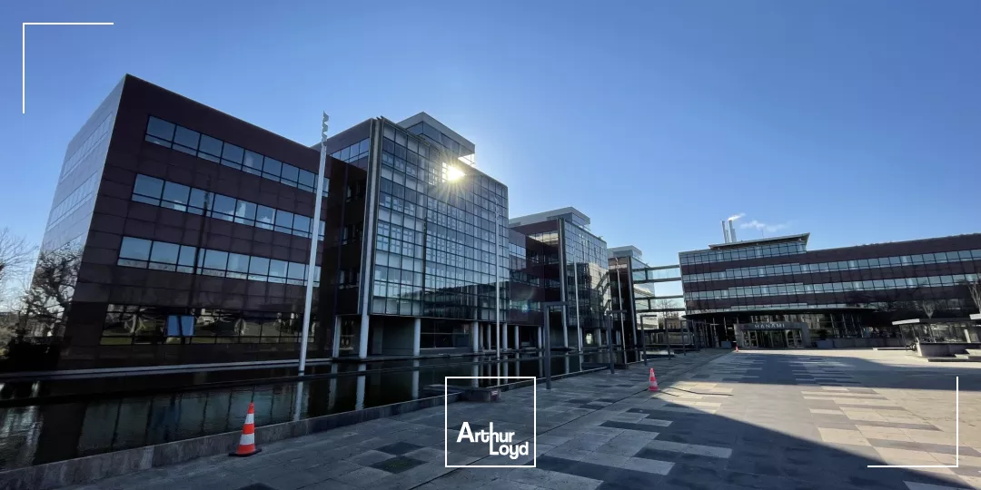 Bureaux lumineux à louer - Nombreux services - Berges de Seine 