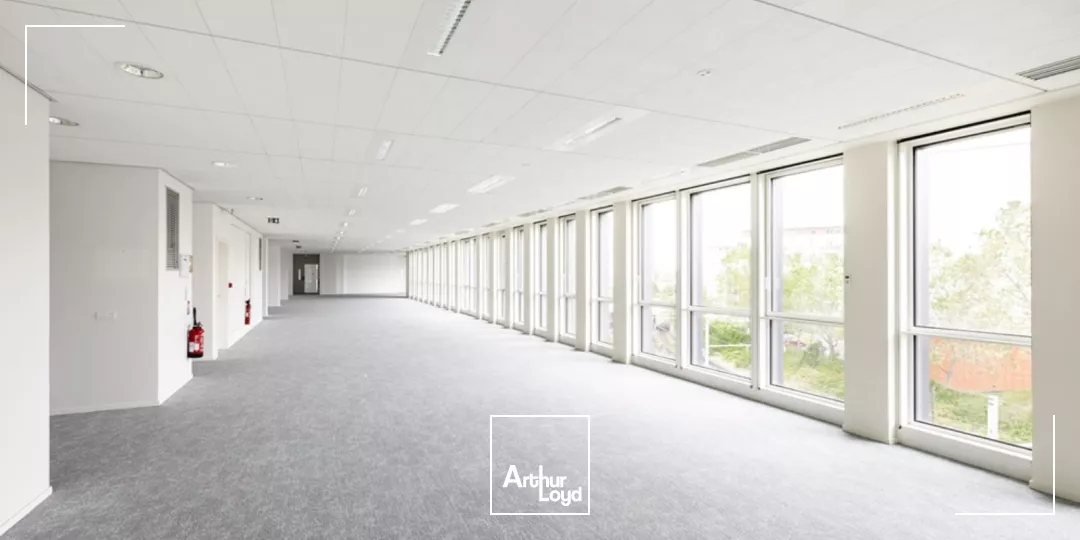 Bureaux rénovés avec jardin, à louer à Colombes