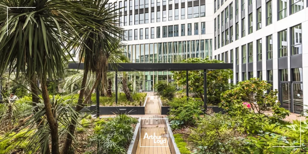 Bureaux rénovés avec jardin, à louer à Colombes