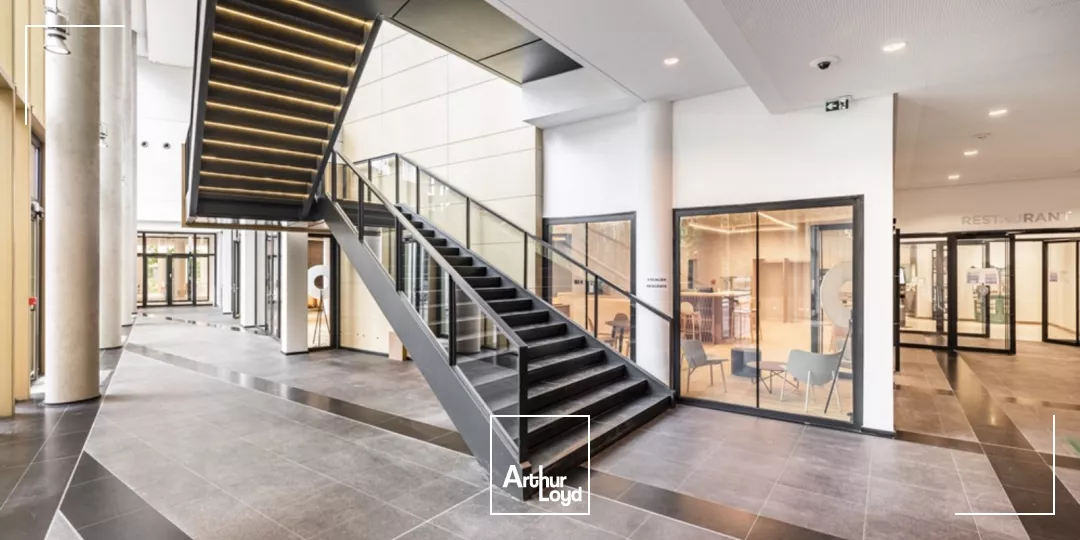 Bureaux rénovés avec jardin, à louer à Colombes