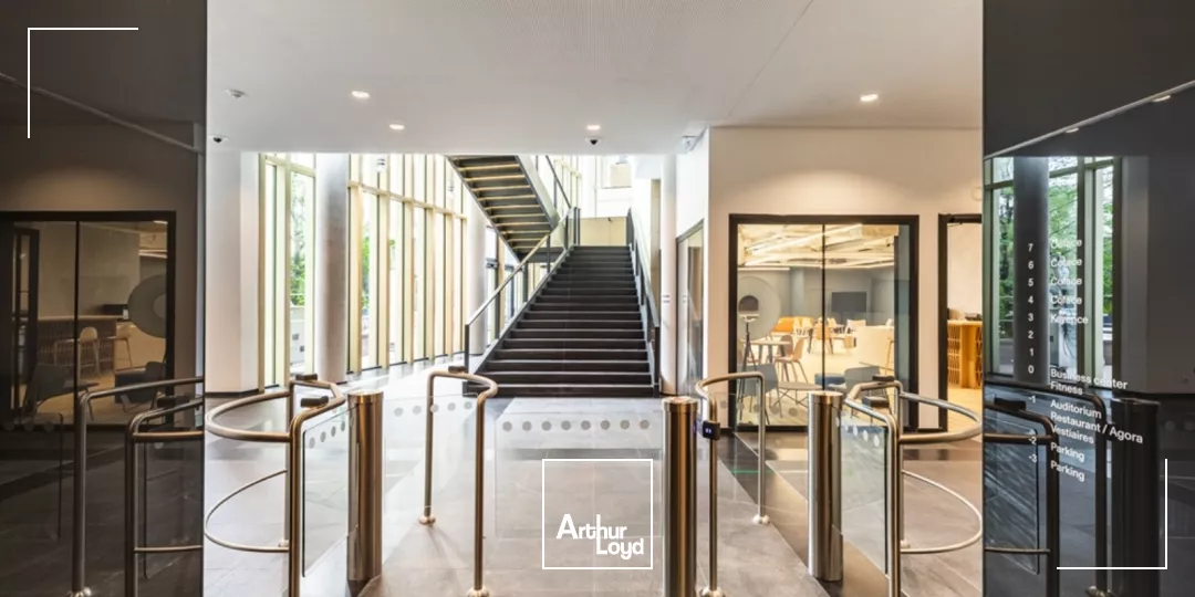 Bureaux rénovés avec jardin, à louer à Colombes