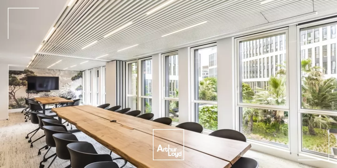 Bureaux rénovés avec jardin, à louer à Colombes