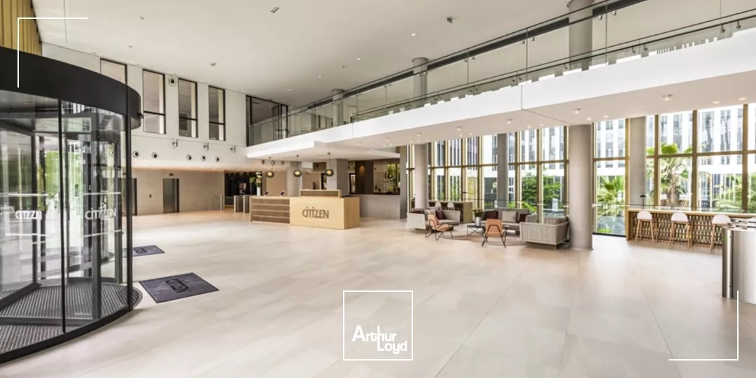 Bureaux rénovés avec jardin, à louer à Colombes