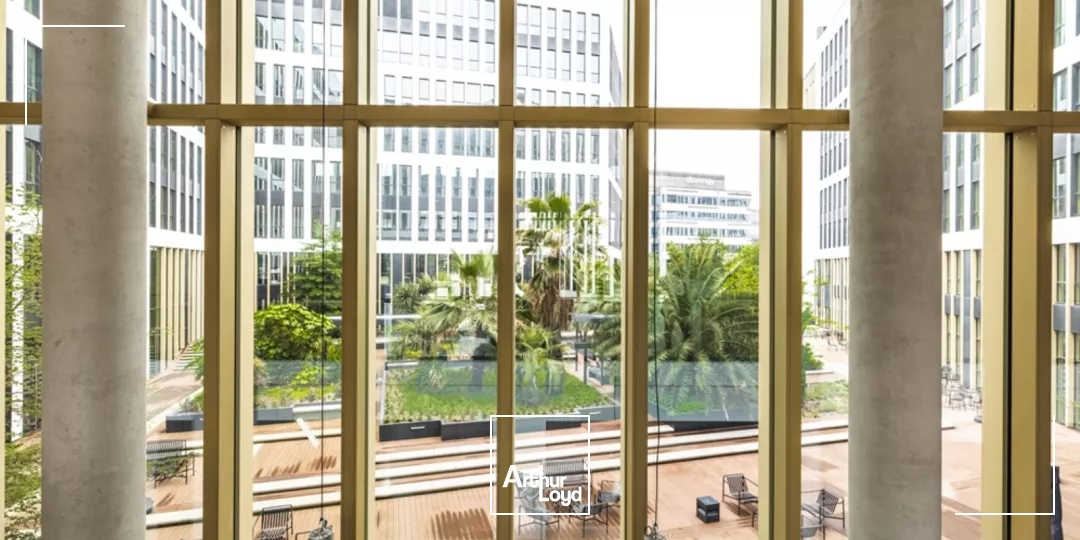 Bureaux rénovés avec jardin, à louer à Colombes