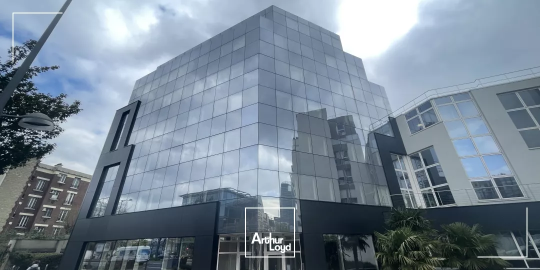 Bureaux rénovés à proximité de la Défense - Nombreux services