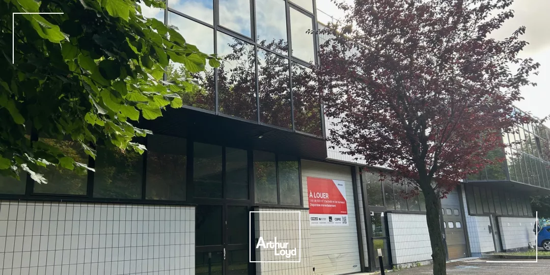 Activité et bureaux rénovés à louer - Site fermé - Portes sectionnelles - Proximité A86