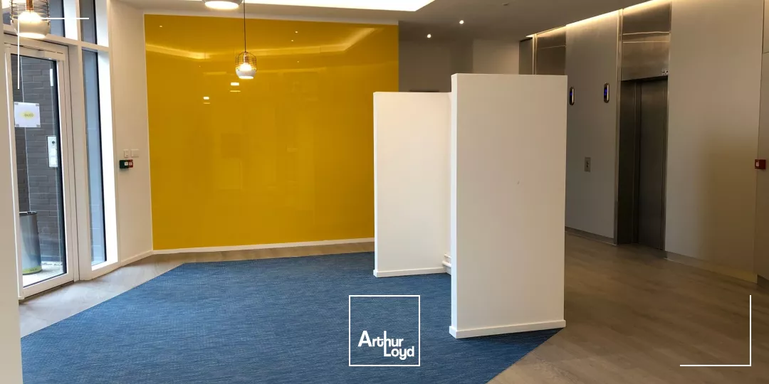 Face au CCR VELIZY 2, Bureaux de qualité