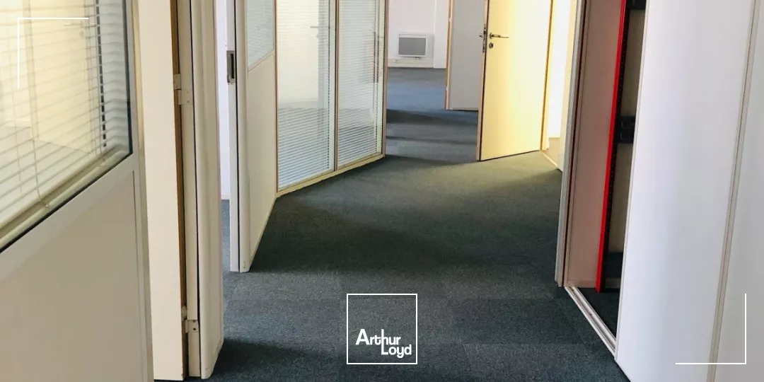 Bureaux à louer à MONTIGNY LE BRETONNEUX 78180