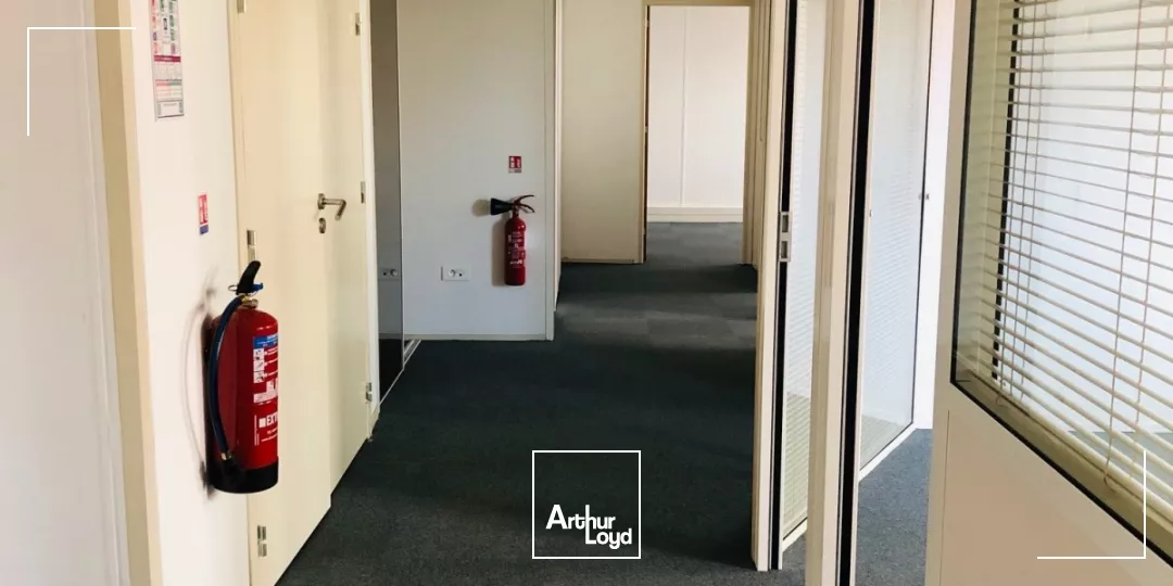 Bureaux à louer à MONTIGNY LE BRETONNEUX 78180