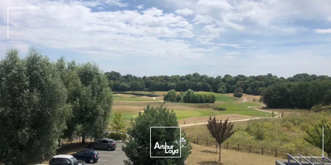 Bureaux à louer à Roissy - Immeuble Orion, 271 m² RDC & 318 m² 1er étage, BREEAM In Use Very Good, cadre paysager Golf