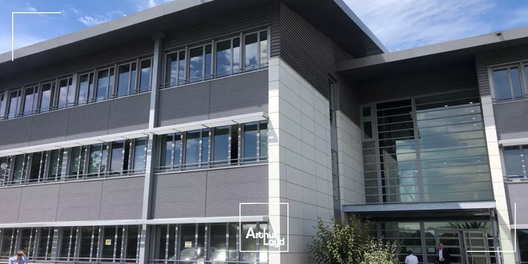 Bureaux à louer à Roissy - Immeuble Orion, 271 m² RDC & 318 m² 1er étage, BREEAM In Use Very Good, cadre paysager Golf