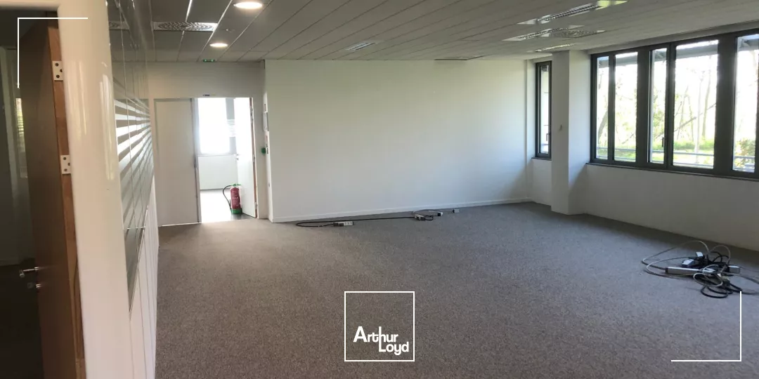 Bureaux à louer à Roissy - Immeuble Orion, 271 m² RDC & 318 m² 1er étage, BREEAM In Use Very Good, cadre paysager Golf