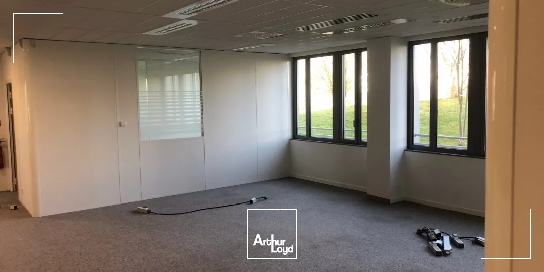 Bureaux à louer à Roissy - Immeuble Orion, 271 m² RDC & 318 m² 1er étage, BREEAM In Use Very Good, cadre paysager Golf