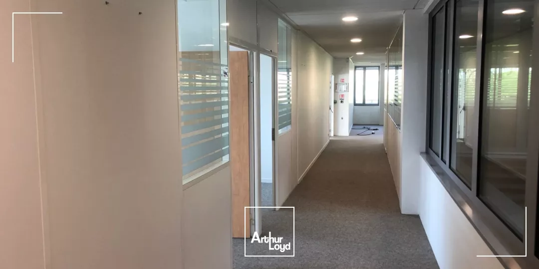 Bureaux à louer à Roissy - Immeuble Orion, 271 m² RDC & 318 m² 1er étage, BREEAM In Use Very Good, cadre paysager Golf