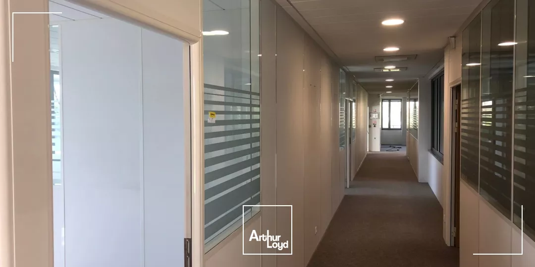 Bureaux à louer à Roissy - Immeuble Orion, 271 m² RDC & 318 m² 1er étage, BREEAM In Use Very Good, cadre paysager Golf