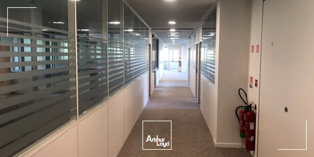 Bureaux à louer à Roissy - Immeuble Orion, 271 m² RDC & 318 m² 1er étage, BREEAM In Use Very Good, cadre paysager Golf