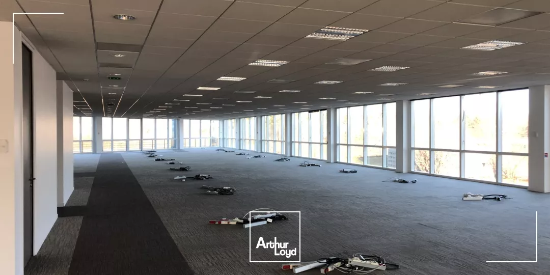 Bureaux certifiés BREEAM à louer - 1 301 m² divisibles dès 260 m² - Paris Nord 2 Roissy CDG