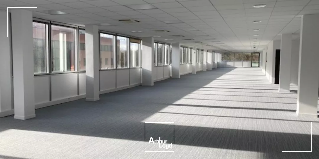 Bureaux à louer à MEUDON LA FORET 92360