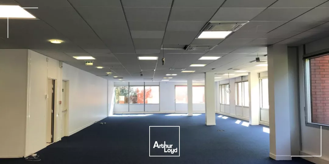 Bureaux à louer à MEUDON LA FORET 92360