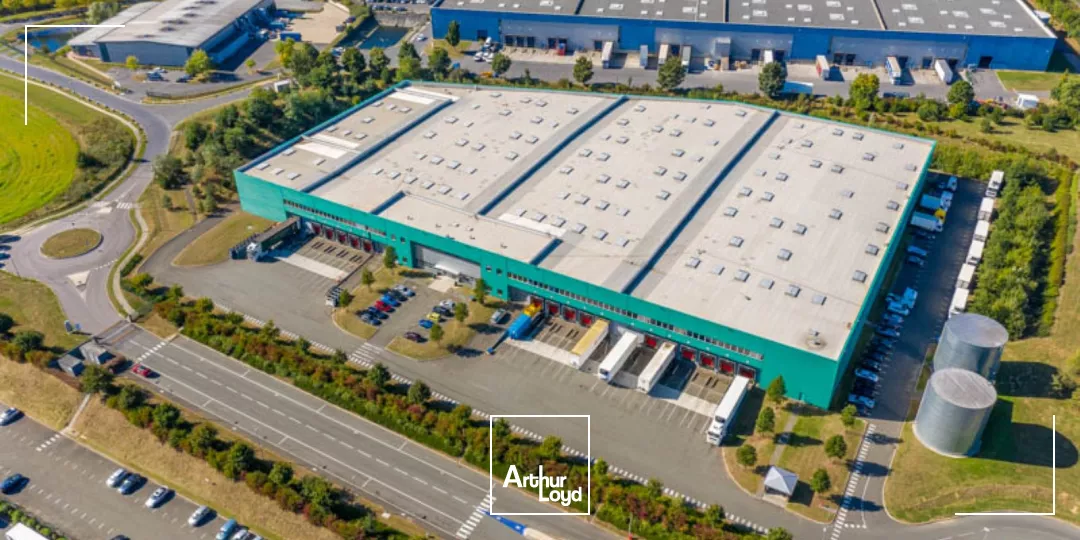Entrepôt logistique à louer de dernière génération à Moussy-le-Neuf (5527 m² non divisibles). Bail dérogatoire possible