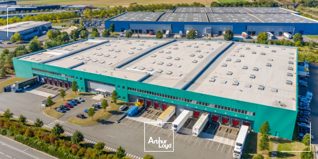 Entrepôt logistique à louer de dernière génération à Moussy-le-Neuf (5527 m² non divisibles). Bail dérogatoire possible