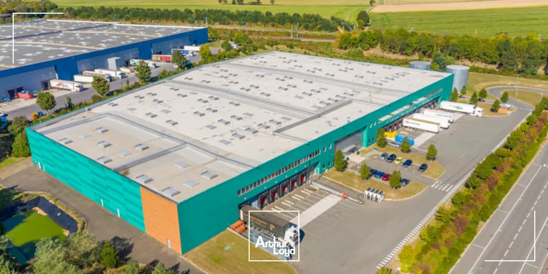 Entrepôt logistique à louer de dernière génération à Moussy-le-Neuf (5527 m² non divisibles). Bail dérogatoire possible