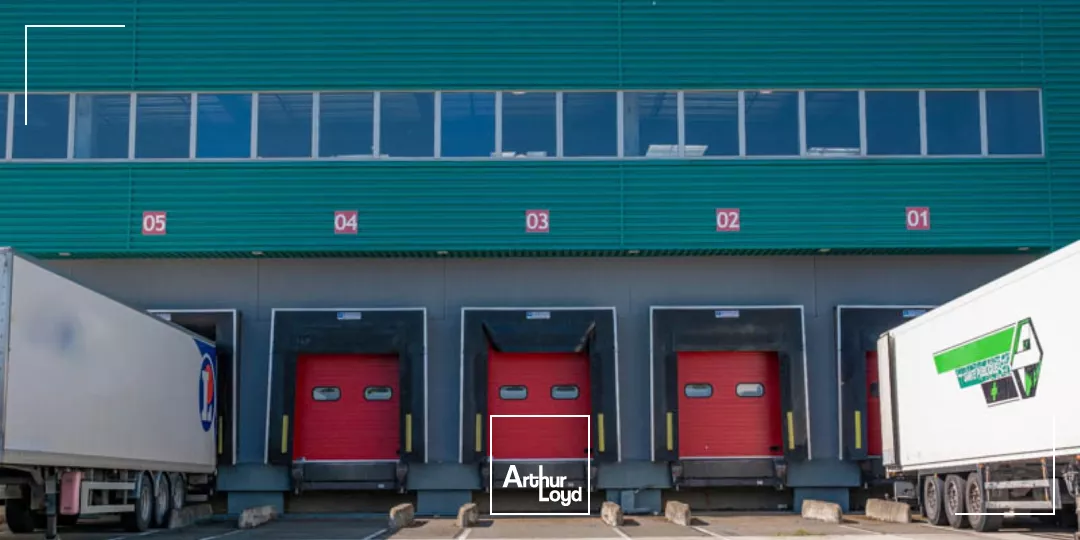 Entrepôt logistique à louer de dernière génération à Moussy-le-Neuf (5527 m² non divisibles). Bail dérogatoire possible