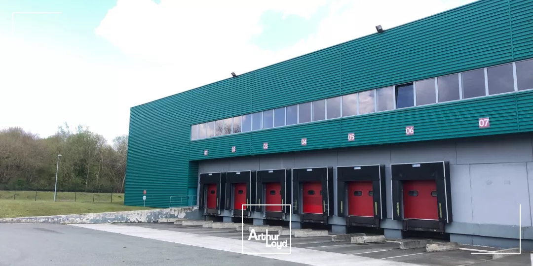 Entrepôt logistique à louer de dernière génération à Moussy-le-Neuf (5527 m² non divisibles). Bail dérogatoire possible