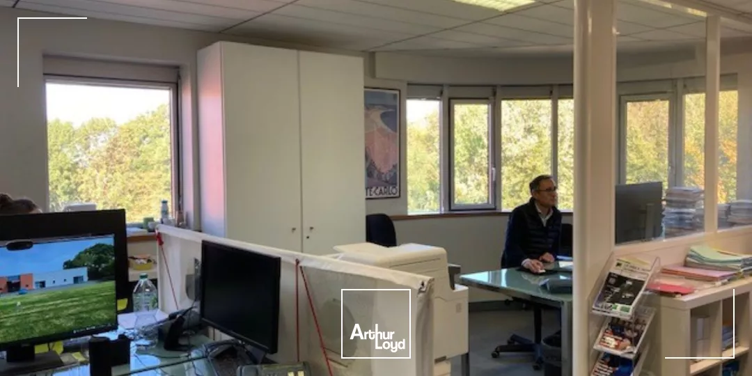 Bureaux à vendre à MEUDON LA FORET 92360