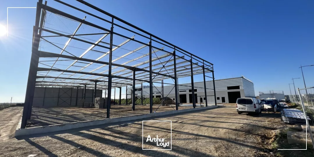 Locaux d'activités neufs modulables - Cellules 370 et 298 m² - Le Mesnil Amelot, accès A1, A104, RER B Roissy