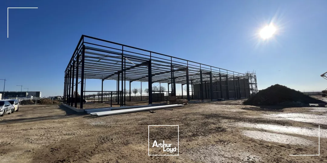 Locaux d'activités neufs modulables - Cellules 370 et 298 m² - Le Mesnil Amelot, accès A1, A104, RER B Roissy