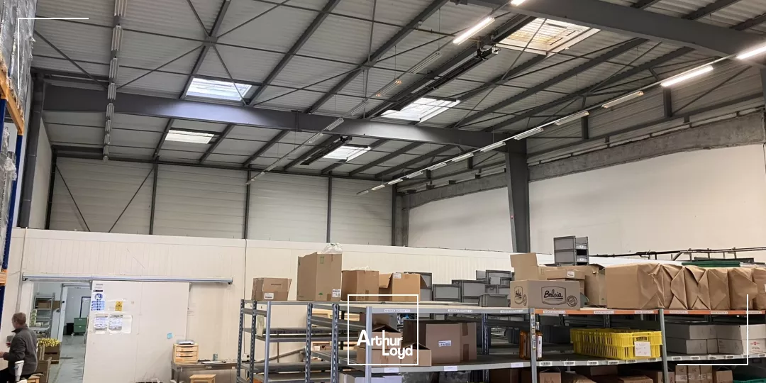 Complexe d'activités URBAPARC - 4 519 m² divisibles à louer - Gateway Paris Nord - Autoroute A86 - Métro