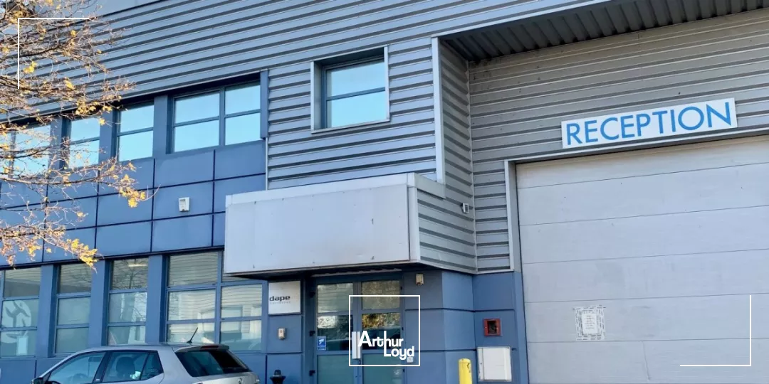 Complexe d'activités URBAPARC - 4 519 m² divisibles à louer - Gateway Paris Nord - Autoroute A86 - Métro