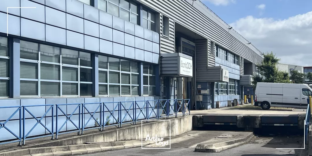 Complexe d'activités URBAPARC - 4 519 m² divisibles à louer - Gateway Paris Nord - Autoroute A86 - Métro