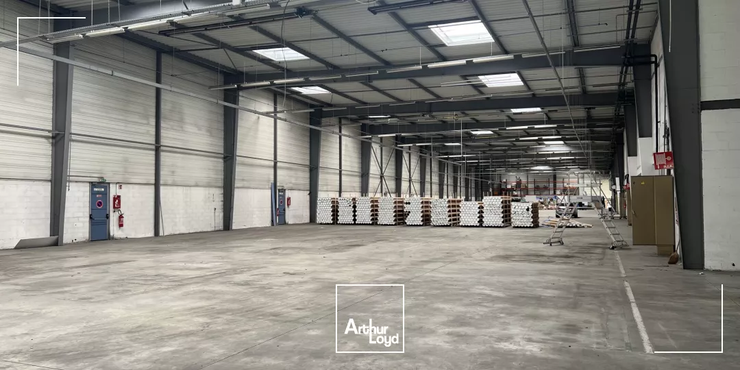 Complexe d'activités URBAPARC - 4 519 m² divisibles à louer - Gateway Paris Nord - Autoroute A86 - Métro