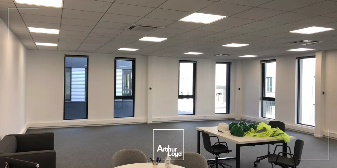 Locaux d'activité et de distribution/stockage à louer - surfaces de 1 251 à 8 319 m² - Le Bourget (93)