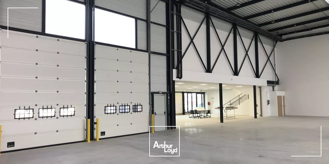 Locaux d'activité et de distribution/stockage à louer - surfaces de 1 251 à 8 319 m² - Le Bourget (93)