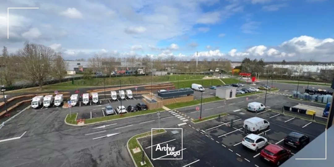 Locaux d'activité à louer à ELANCOURT 78990