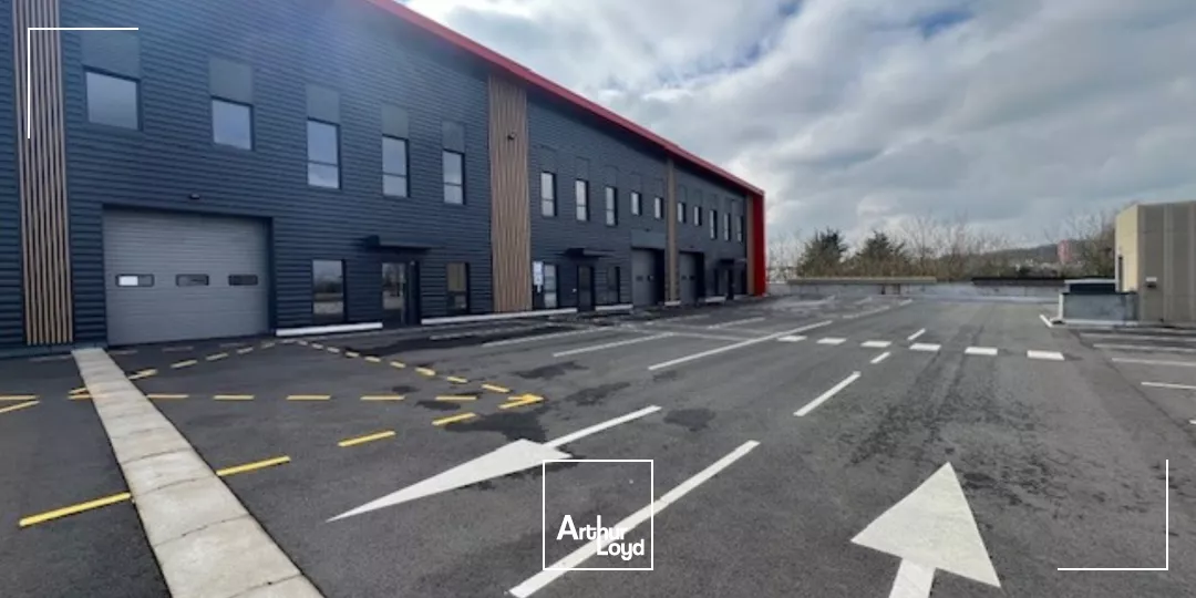 Locaux d'activité à louer à ELANCOURT 78990