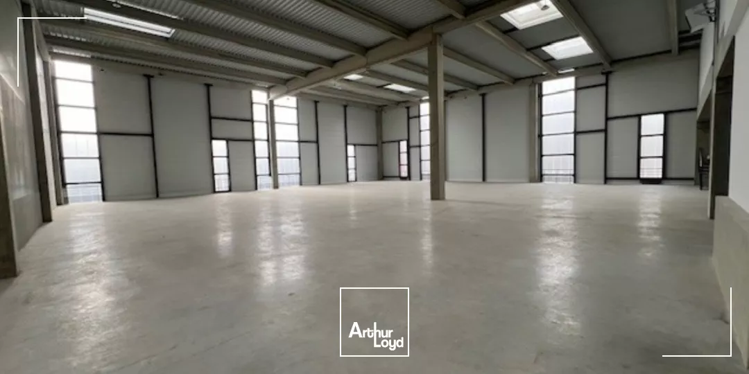 Locaux d'activité à louer à ELANCOURT 78990