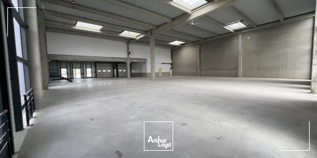 Locaux d'activité à louer à ELANCOURT 78990