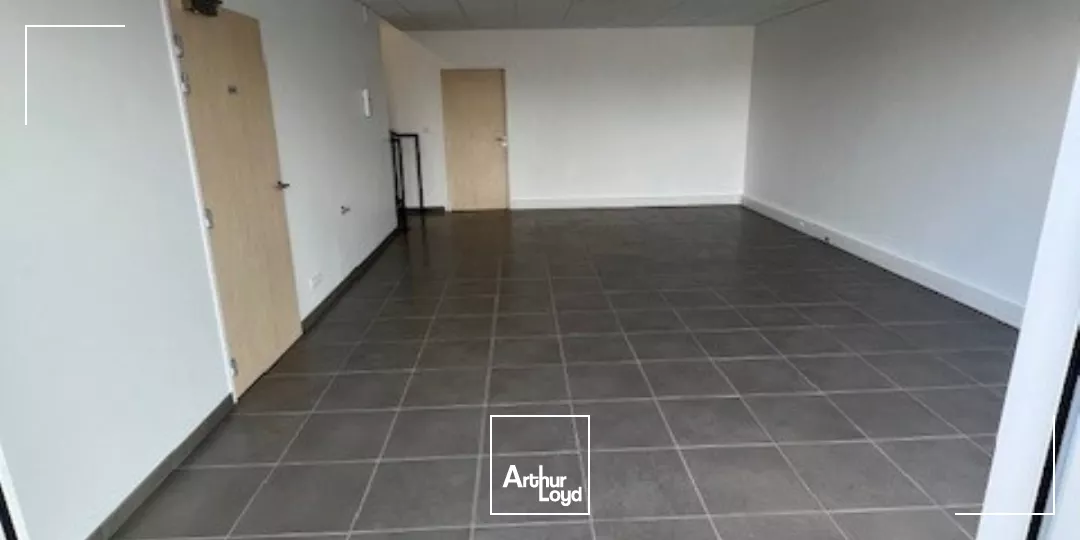 Locaux d'activité à louer à ELANCOURT 78990