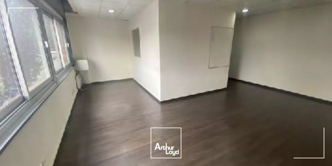 Locaux d'activités divisibles à louer 918 m² au Bourget - accès A1, RER B & CDG, adaptés poids lourds