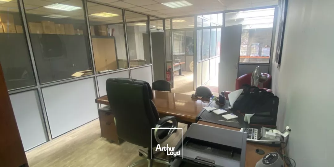 Locaux d'activités divisibles à louer 918 m² au Bourget - accès A1, RER B & CDG, adaptés poids lourds